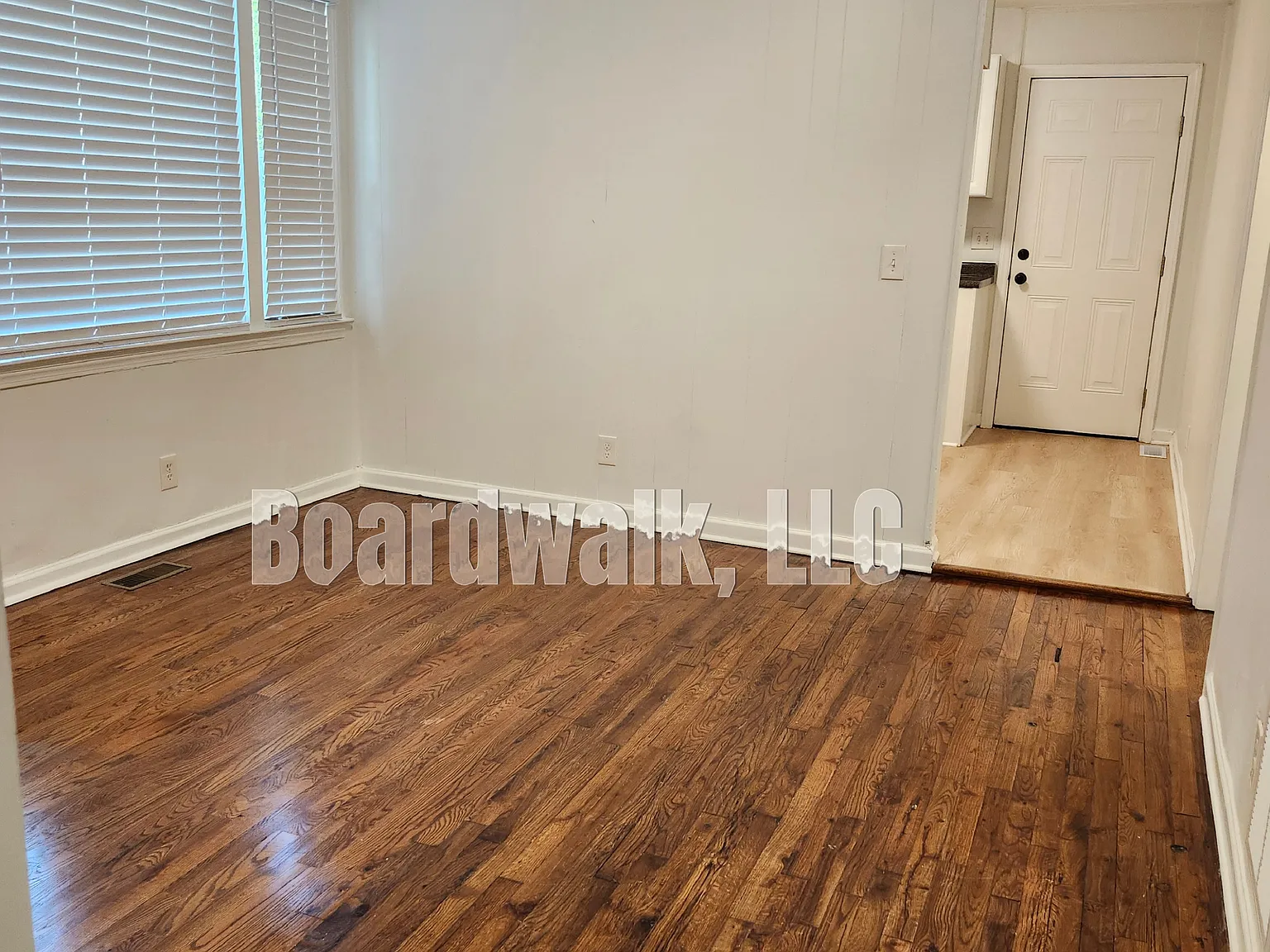 3 bed, 900 sqft, $1,325 — Photo 2