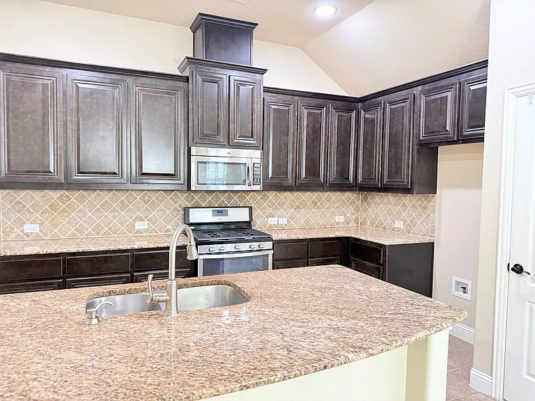 1114 Haskell Dr — Photo 8
