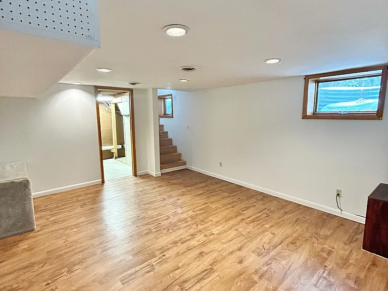 Edgewood Dr — Photo 15