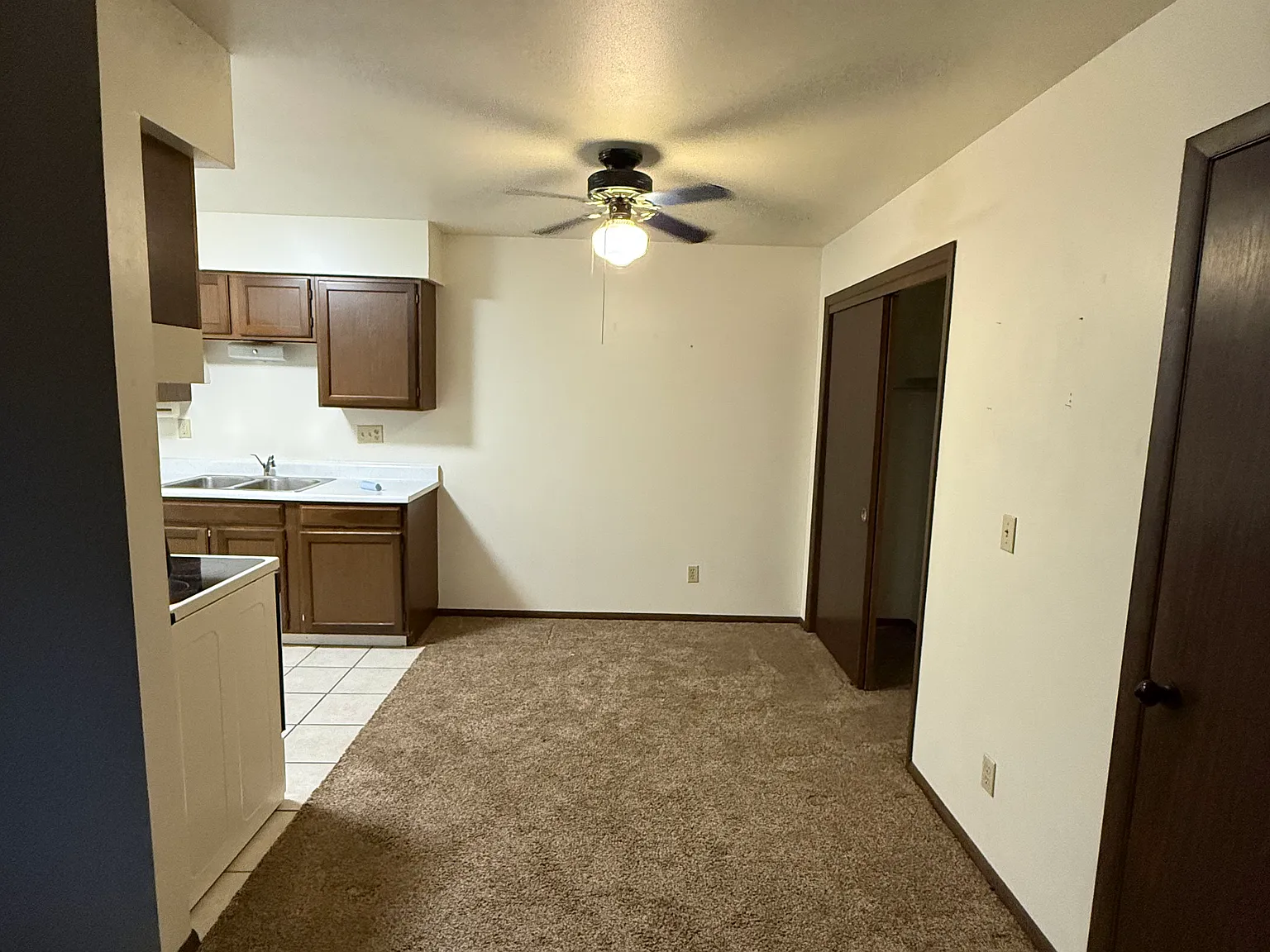 2 bed, 900 sqft, $800 — Photo 3