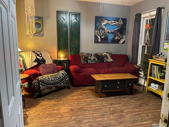 4th image of 212 James St