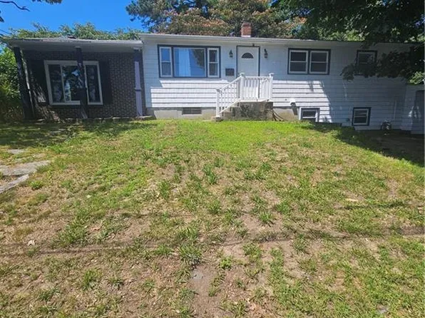 26 Fornelli St, West Warwick, RI 02893
