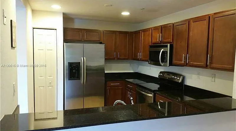 3 bed, 1207 sqft, $2,800 — Photo 2