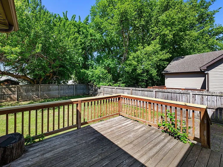 552 Falkland Cir — Photo 22