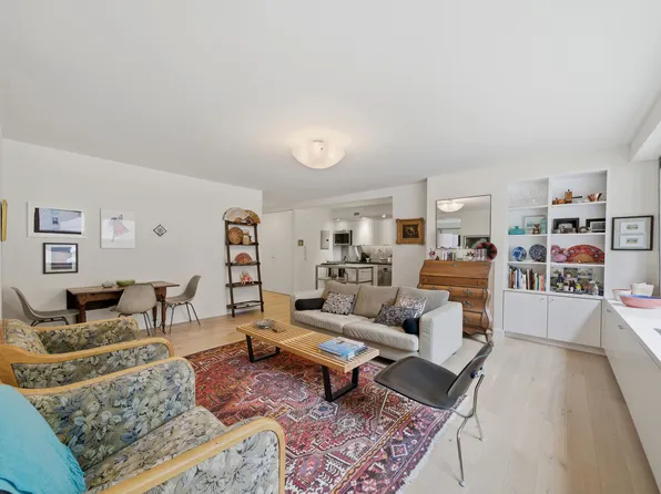 1065 Park Avenue image 2 of 7