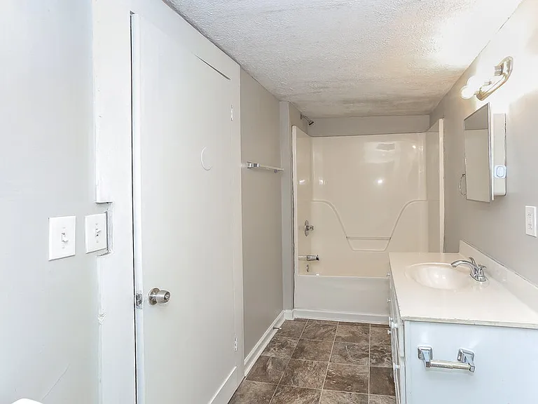 6129 Sorrell St NE — Photo 12