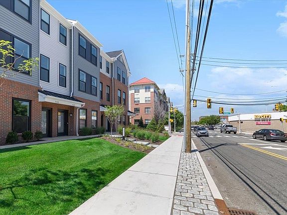 2nd image of 500 Willow St #508