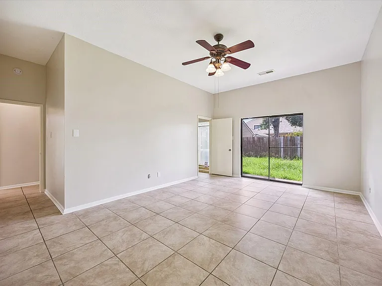 8018 Cobblefield Ln — Photo 16