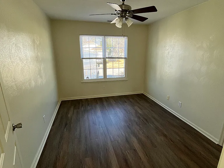 228 Abingdon Cir — Photo 15