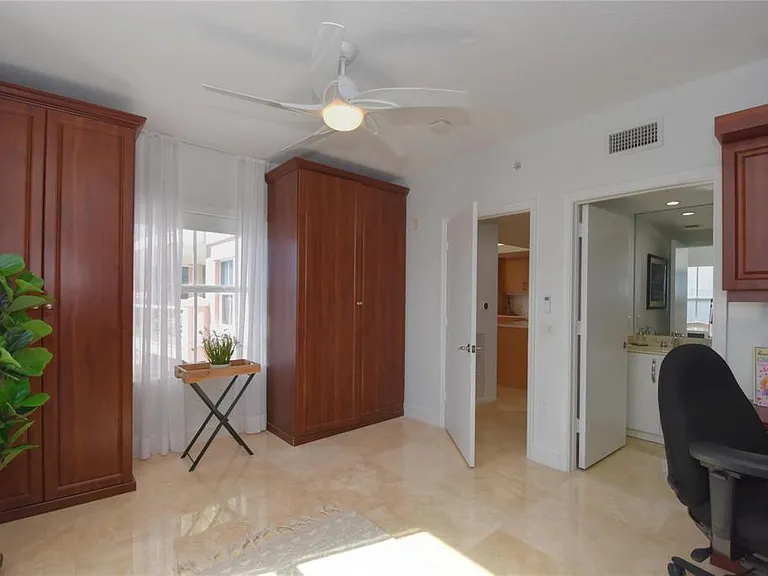 2051 SE 3rd St #503 — Photo 9