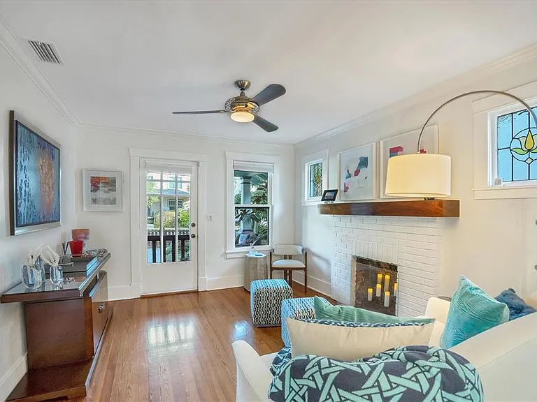 1716 Oak St — Photo 2
