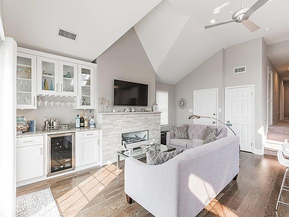 4th image of 4310 Asbury Ave Floor 2