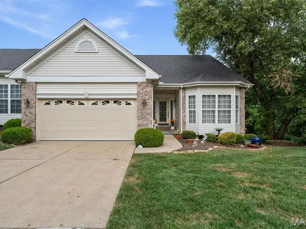 1347 Pine Bluff Dr, Saint Charles, MO 63304