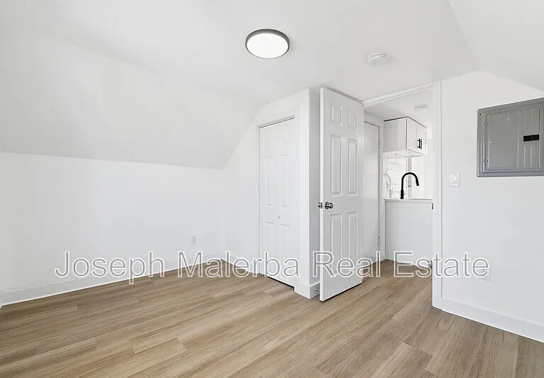 159 Connecticut Ave — Photo 8