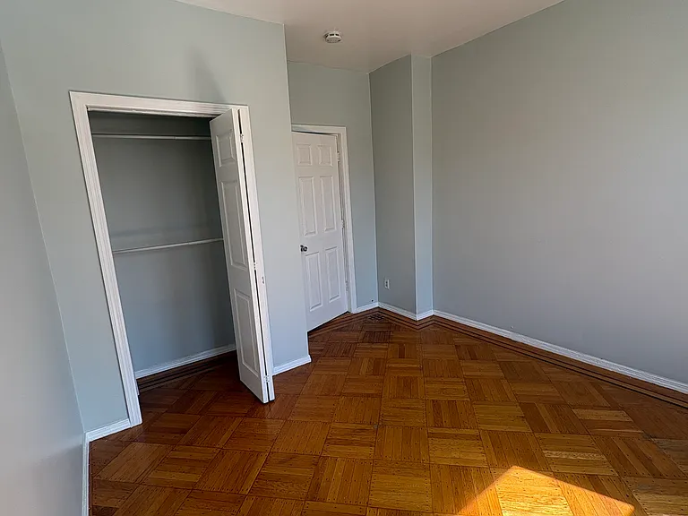208 Howe Ave #2R — Photo 6