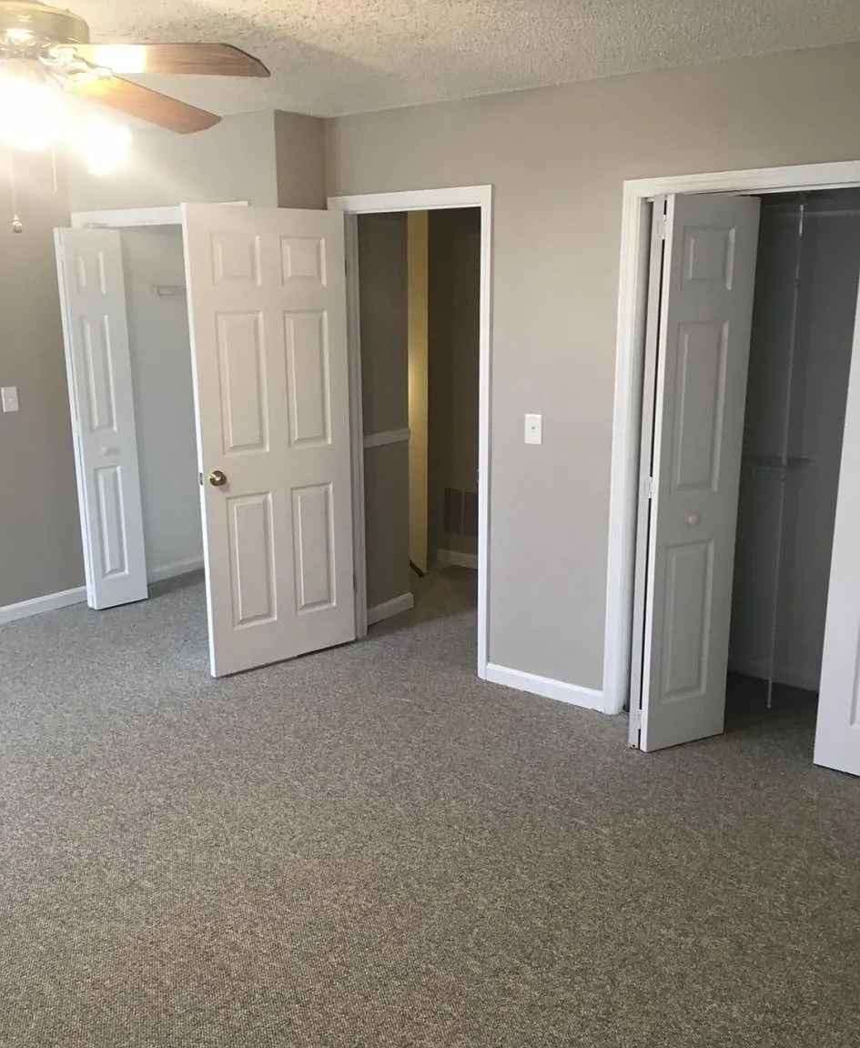 2 bed, 1.5 bath, 1082 sqft, $985 — Photo 4