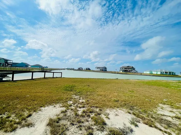 6 E Westpointe Cir, Rockport, TX 78382