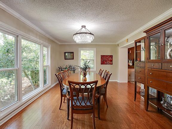5th image of 2806 Walter Scott St