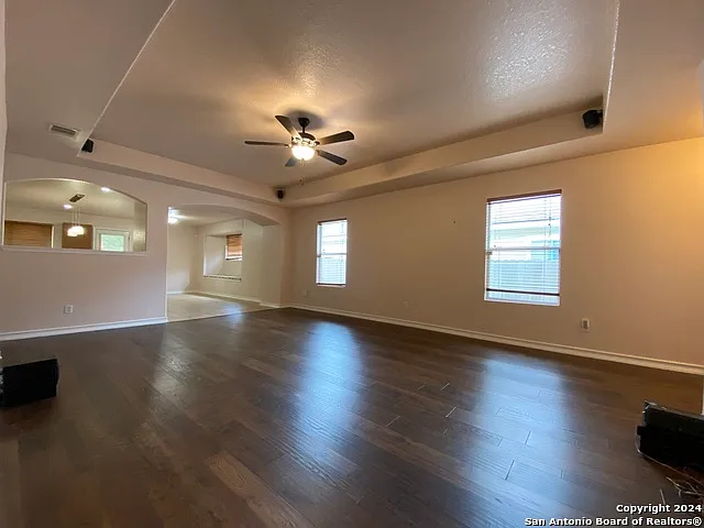 3 bed, 2.0 bath, 1584 sqft, $1,595 — Photo 2