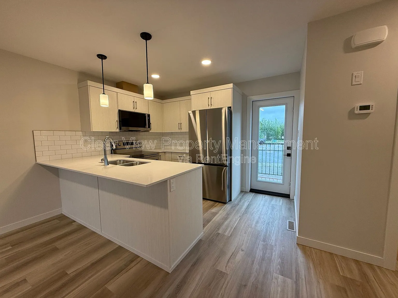 4 bed, 2.5 bath, 1500 sqft, $2,249 — Photo 3
