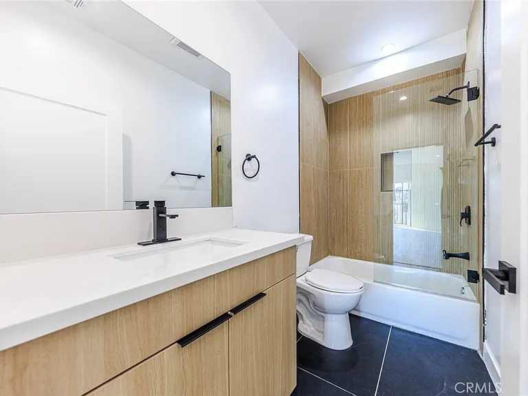 2426 S West View St #3 — Photo 24