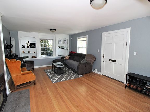 2nd image of 1904 Yew Ave NE