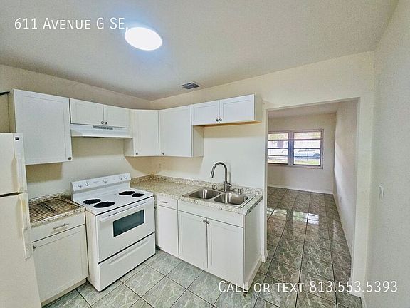 3rd image of 611 Avenue G SE
