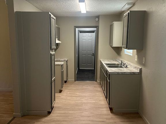 5th image of 101 Seminole St