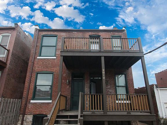 back facade, deck and balcony