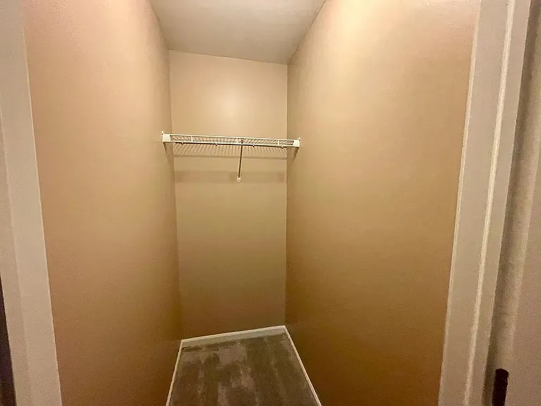 526 Grosvenor Ln — Photo 24