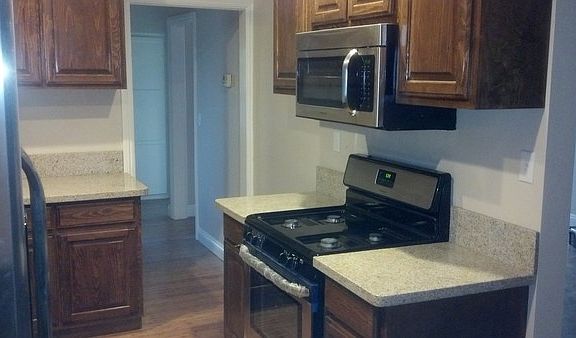 4th image of 3983 Lugo Ave