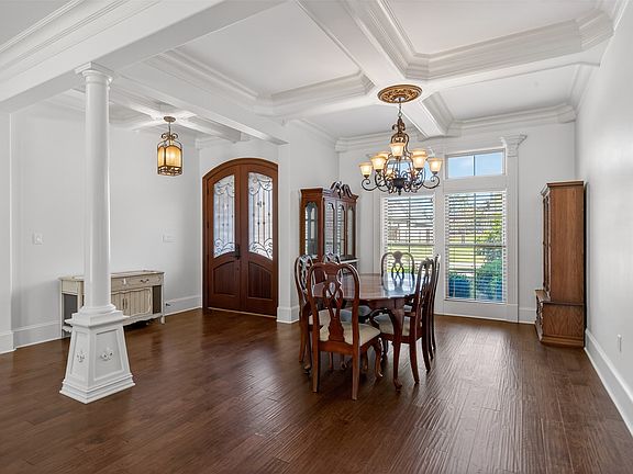 3rd image of 11010 Helens Way