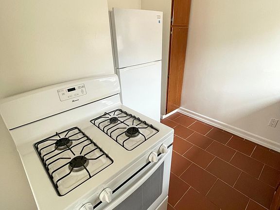 3rd image of 6000 Lexington Ave #6004.5