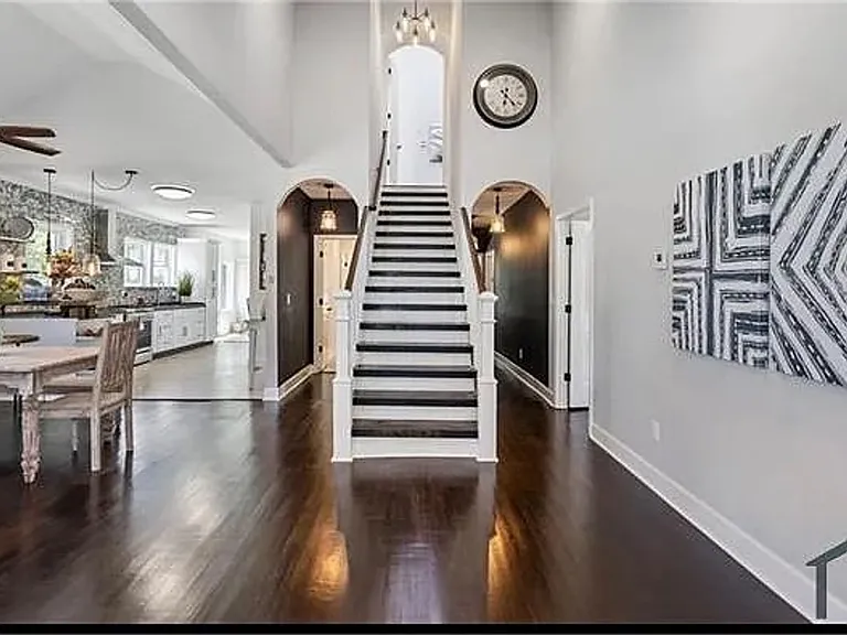 984 Dill Ave SW — Photo 3