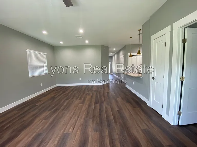 10398 Port Everglades St — Photo 17