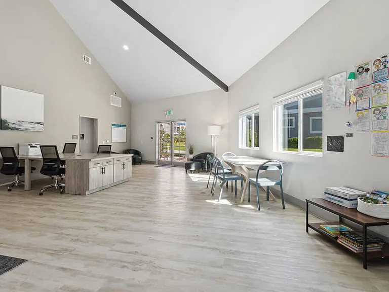 Park Crest Apartments — Photo 10