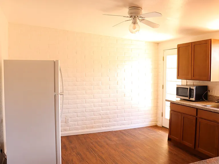 1052 S Chaparral Cir — Photo 7