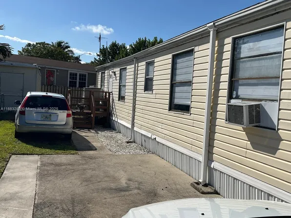 21780 NW 2nd Ct, Pembroke Pines, FL 33029