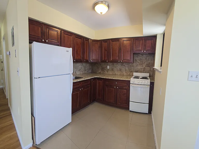 5923 157th St #3B — Photo 3