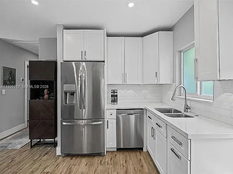 808 NE 17th Way #2 — Photo 4