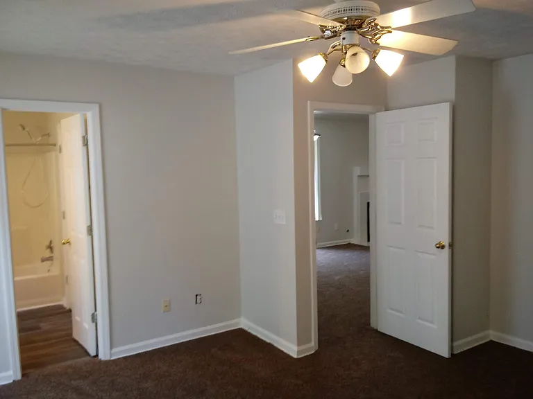 Avensong Village Cir — Photo 11