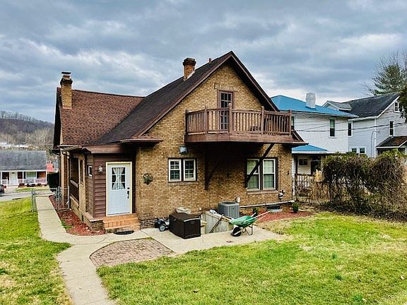 5th image of 2233 Micklethwaite Rd