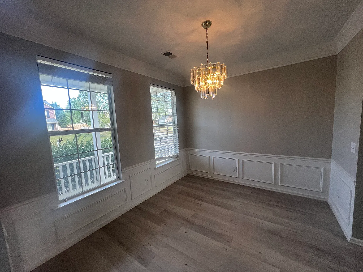 3 bed, 2.5 bath, 2200 sqft, $2,375 — Photo 2