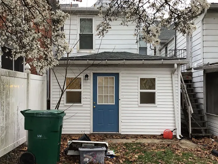 236 E King St — Photo 14