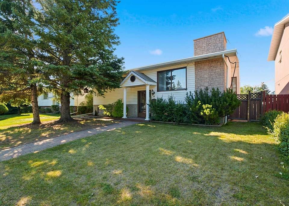 1st image of 16 NE Dalroy Cres NW