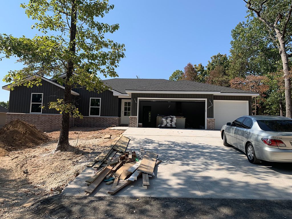 13 Carnahan Ln - Property Image
