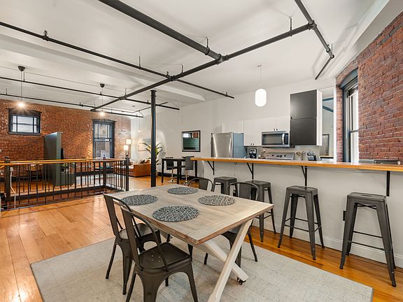 5th image of 19 Stanhope St APT 1b
