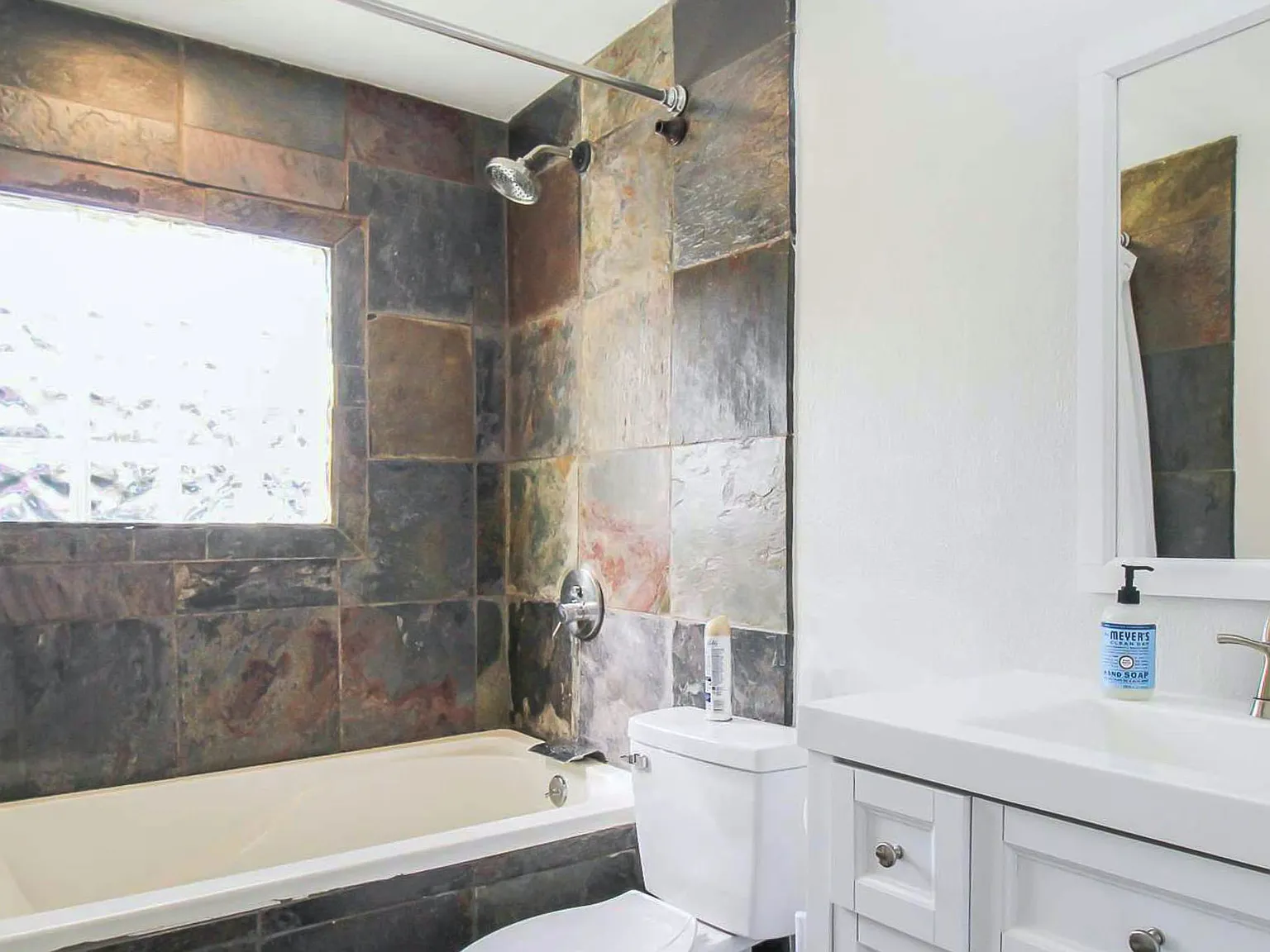4 bed, 2.0 bath, 1659 sqft, $1,209 — Photo 4