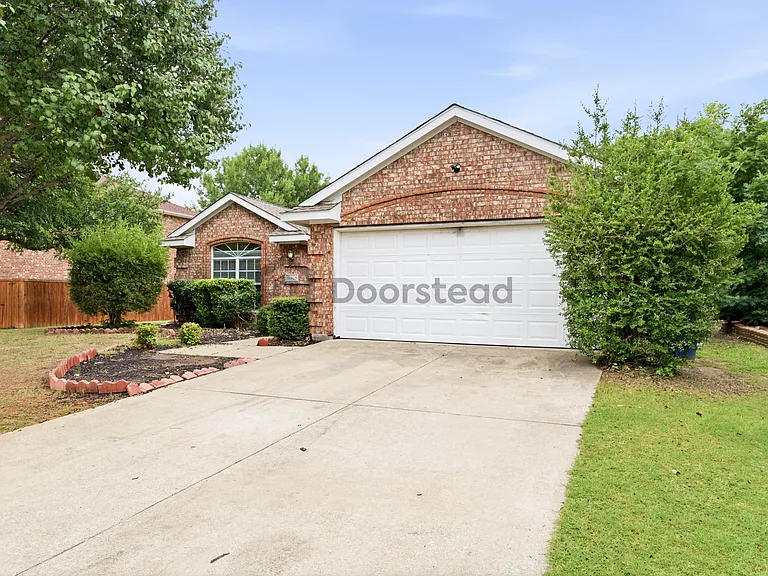 15809 Ducote Dr — Photo 2