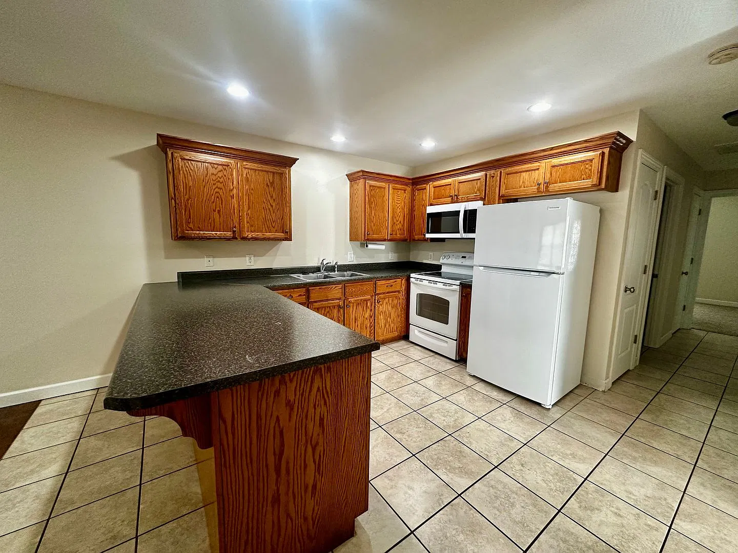 Costin, LLC - Warren Ct Duplex 470-472 — Photo 4